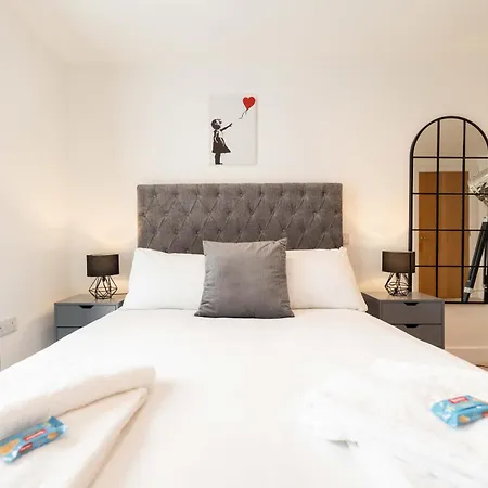 Apartment 2-bedroom 2 Bath In Centre Close To Attractions