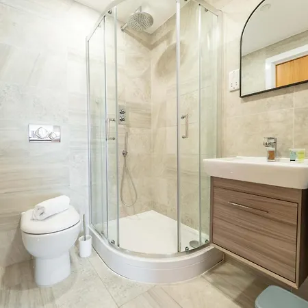 Apartment 2-bedroom 2 Bath In Centre Close To Attractions *