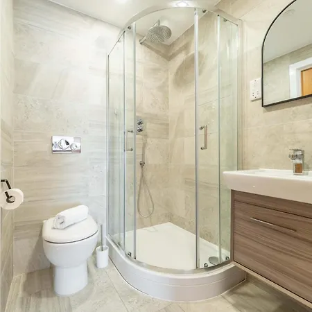 2-bedroom 2 Bath In Centre Close To Attractions