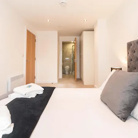 Apartment 2-bedroom 2 Bath In Centre Close To Attractions Leeds (West Yorkshire)