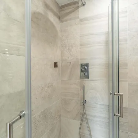 Apartment 2-bedroom 2 Bath In Centre Close To Attractions Leeds (West Yorkshire)