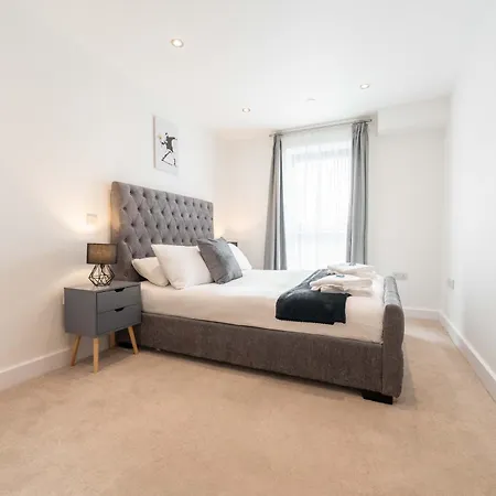 Apartment 2-bedroom 2 Bath In Centre Close To Attractions *