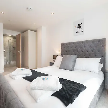 2-bedroom 2 Bath In Centre Close To Attractions * Leeds (West Yorkshire)